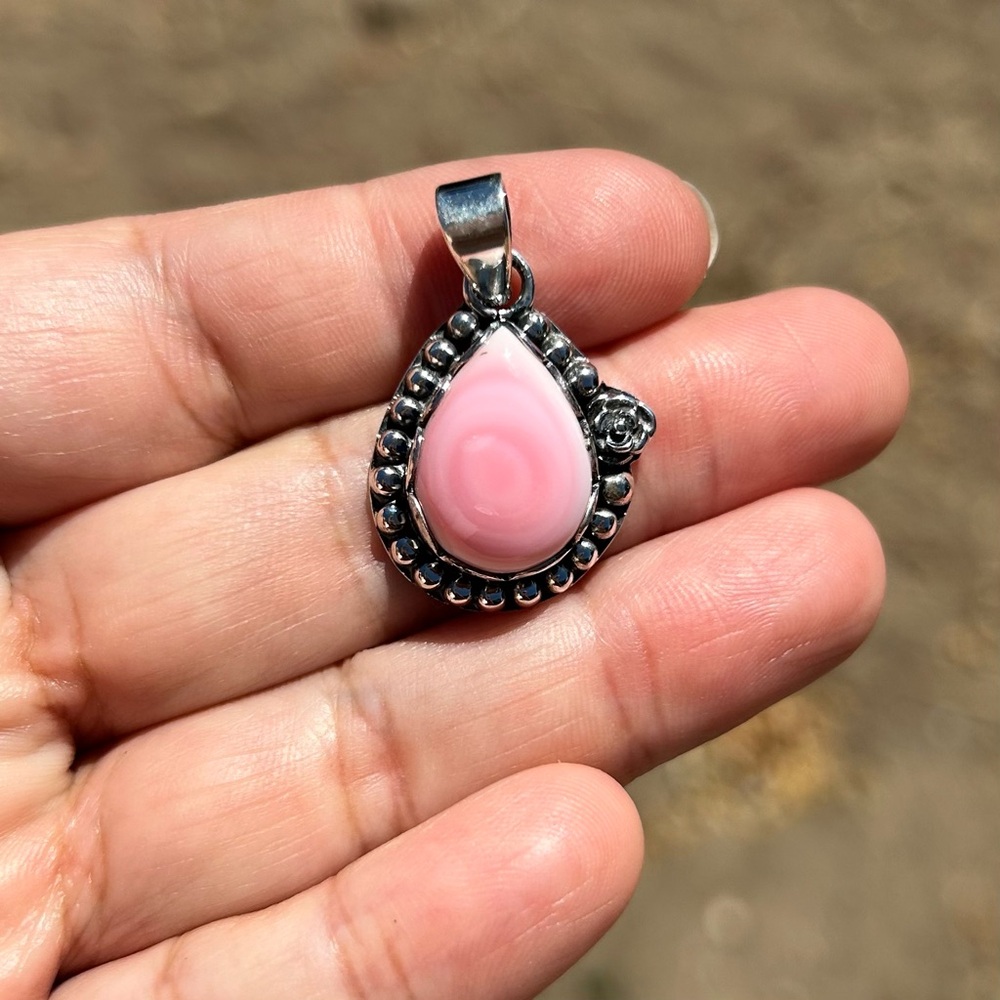 925 Sterling Silver Pink Conch Pendant